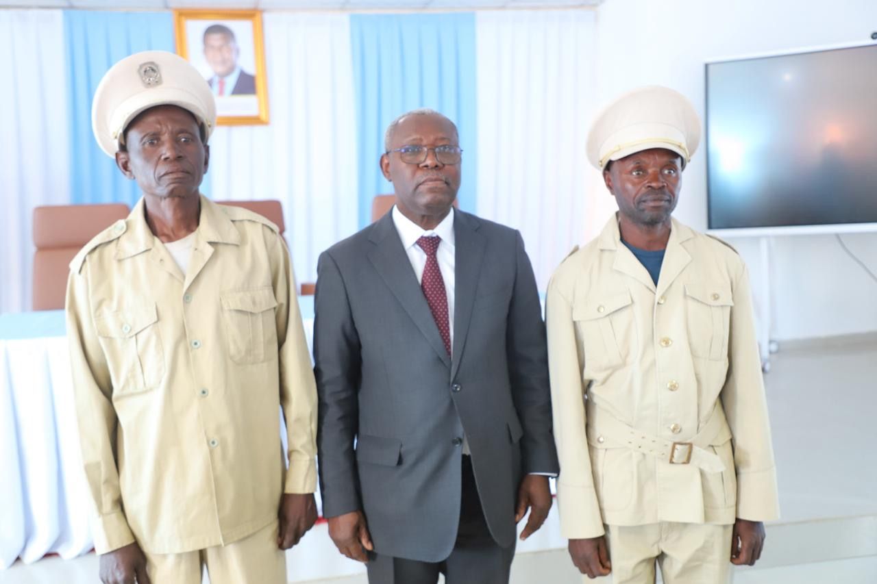 <br />
<b>Notice</b>:  Undefined index: title in <b>/home/gov/public_html/portais-governo-producao/themes/portalweb/galeria-itens.php</b> on line <b>148</b><br />
